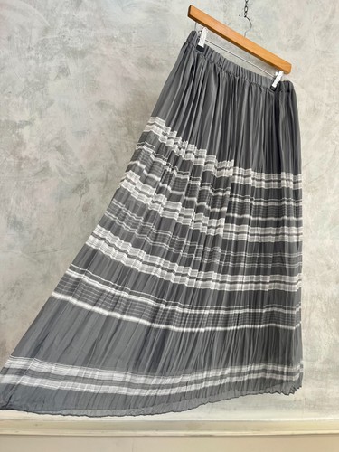 Nightingales grey white sun - grey,