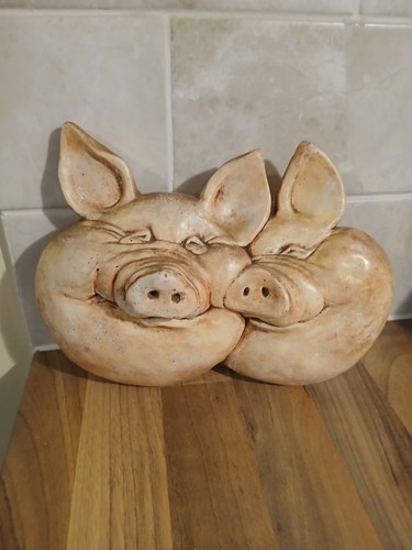 Two piggie wall art - two,