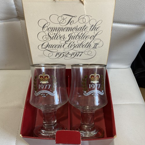 Pair dema 1952 1977 queen - -,