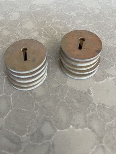 Vintage chubb brass round - x,