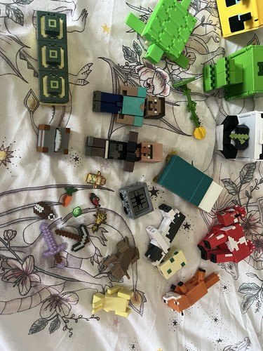 Minecraft toy bundle - toy,