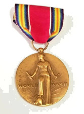 **WWII Medal and Pin "Freedom