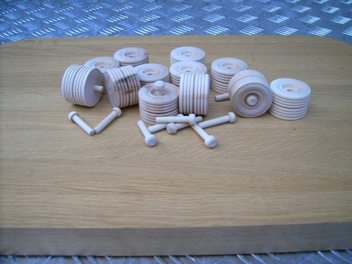 12x wooden toy wheels - 12x,