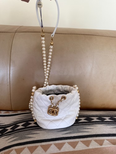 Chanel white quilted leather - white,
