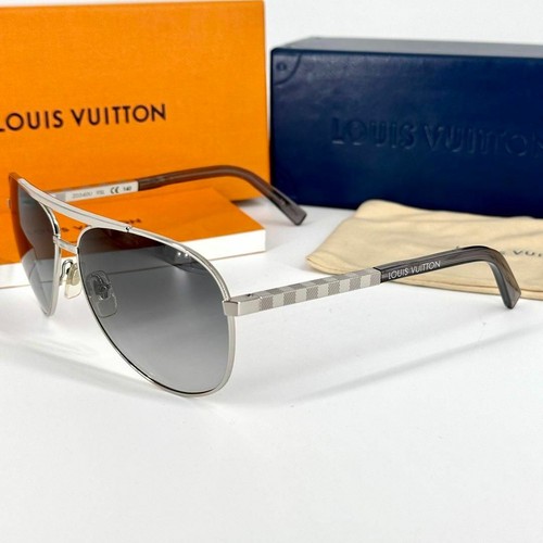 Louis vuitton attitude - attitude, pilot