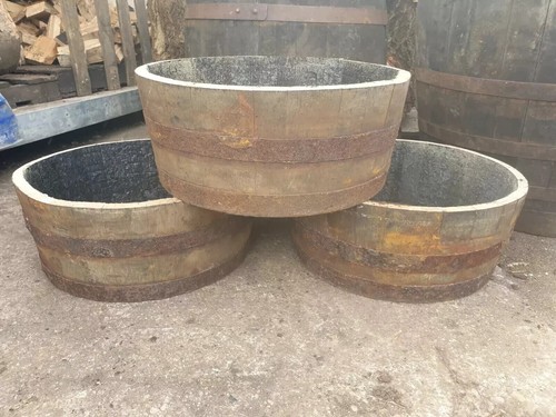 Half quarter whisky barrel - or,