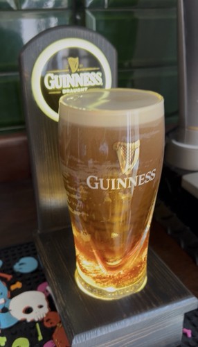 Guinness settle draught wooden - guinness,