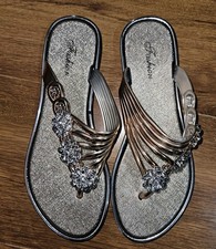 New Without Tags Women's Sparkly Flat Sandals Size 39 (6)