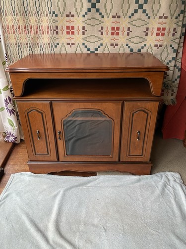 Sturdy wooden cabinet - t, with