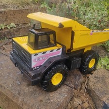 Vintage 1999 Tonka mighty dump truck !! Steel and plastic what an amazing truck!