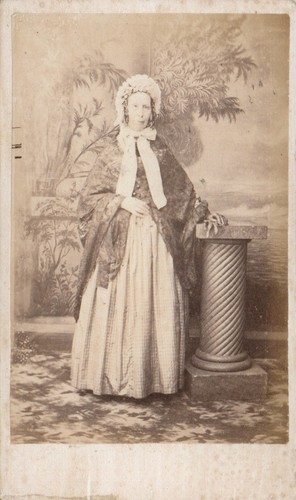 Leamington cdv lady patterned - leamington,