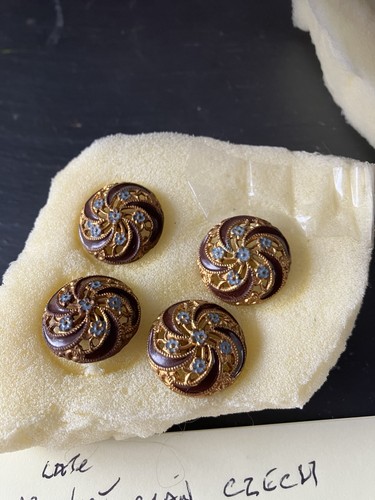Late victorian buttons - late,