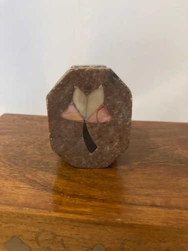 Small soapstone trinket - , box