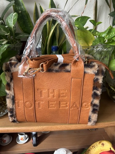 New shoulder bag size - size, small