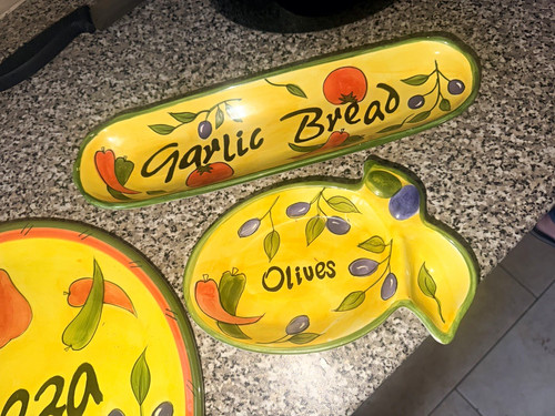 Serving plate set