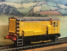 Hornby class 08. Network Rail livery. No 08 417. Spares/Repairs