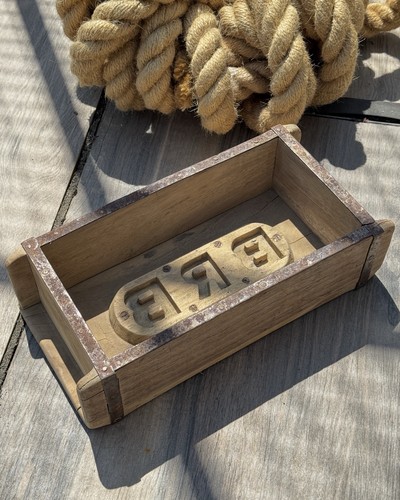 Vintage wooden brick mould - wooden,