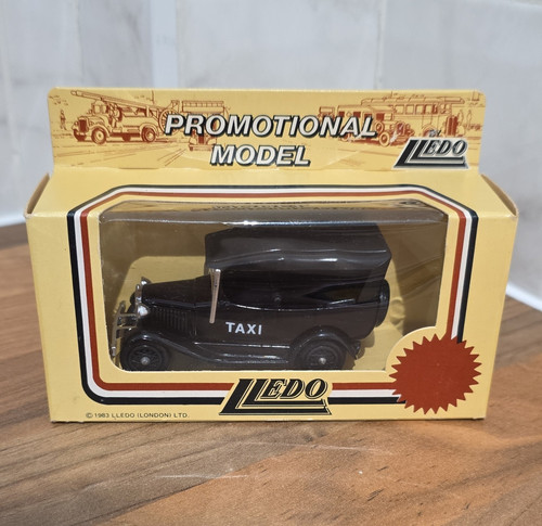 Lledo promotional model taxi - lledo,