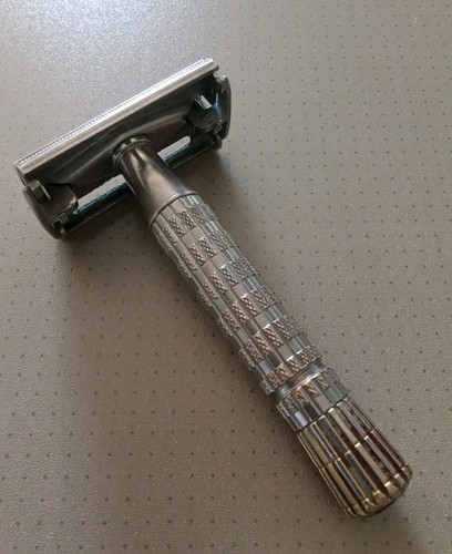 Gillette style safety razor - style,