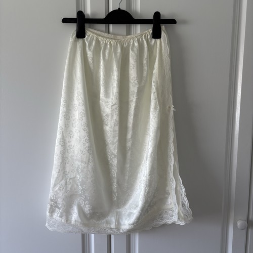 Ladies vintage cream satin - vintage,