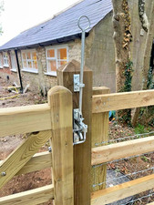 Farm gate latch hunting type