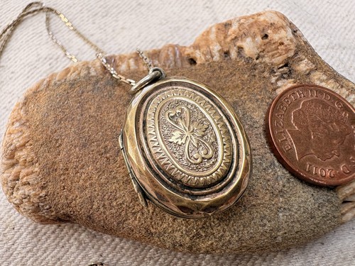 Antique gold tone locket - gold,