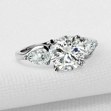 Round Cut White Diamond