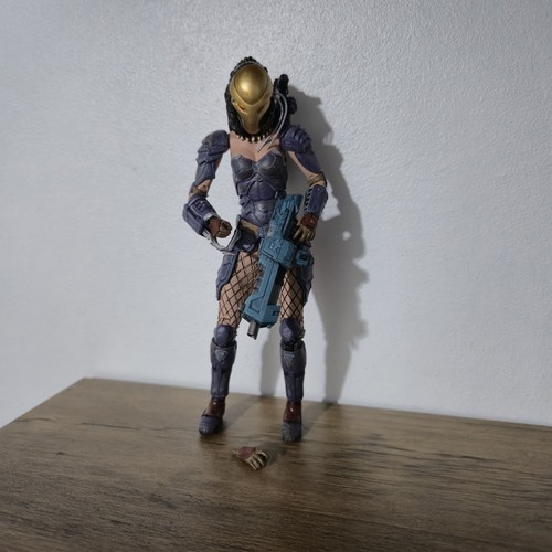 Neca female predator figure - neca,