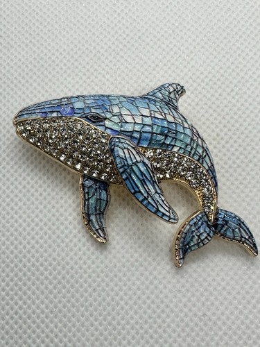 Gorgeous statement piece - gorgeous, whale