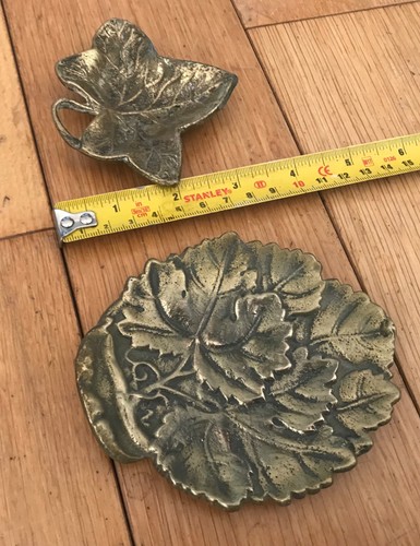 Small vintage ivy leaf - 2x,