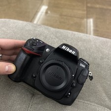 Nikon D300 12.3MP Digital SLR