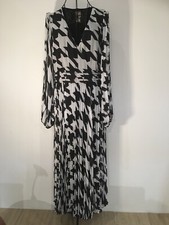 New York H&M Stunning Black & White Pleated Dress NWT. Size 10