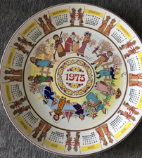 Wedgwood Calendar Plate 10” —-1975. “Children’s Games”