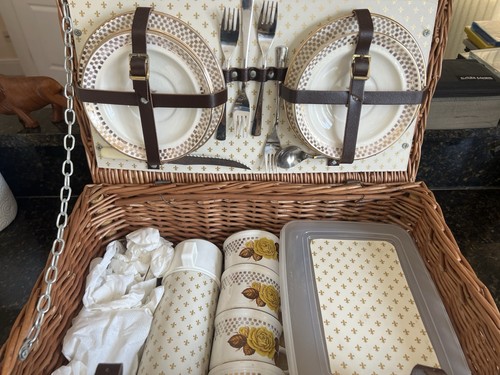 Wicker picnic basket ceramic - picnic,