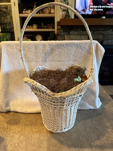 Vintage white wicker basket - lg,