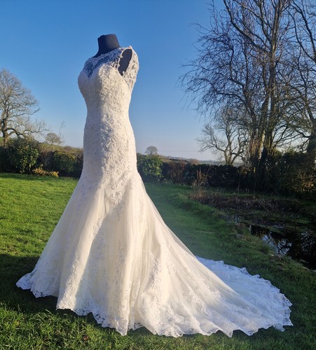 Stunning pre loved bridal - pre-loved,