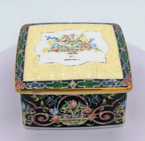 Square lidded jewellery box - lidded,