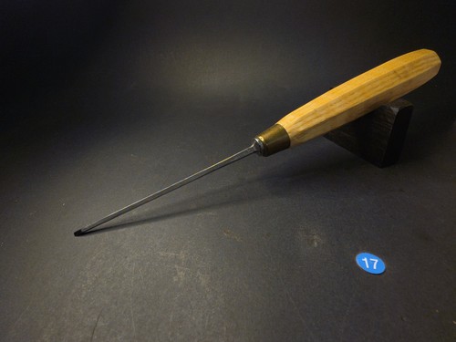 Auriou skew corner - chisel, no