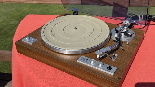 Yamaha turntable - yp-b4,