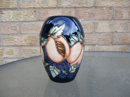 Moorcroft peaches pattern - peaches,