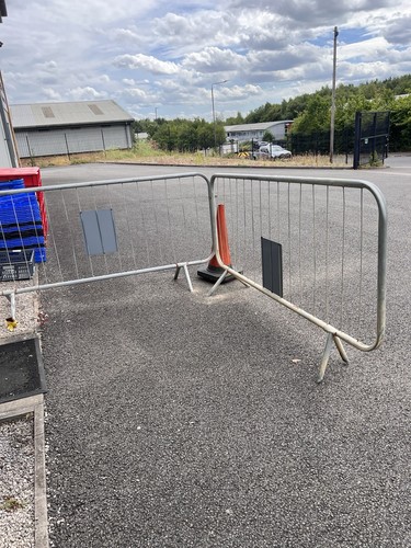 Pedestrian barriers metal - barriers,