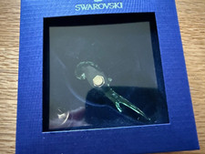 SWAROVSKI HOLIDAY MAGIC GREEN PARROT ORNAMENT 5557813 NEW