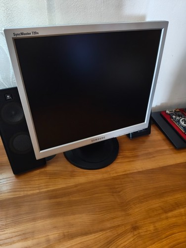 Samsung syncmaster 720n - syncmaster,