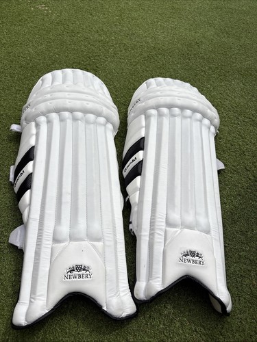Newbery left handed batting - handed,