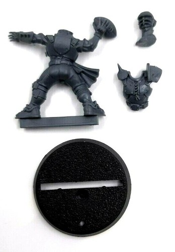 Human thrower blood bowl - thrower,