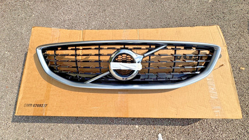 Volvo v40 design bumper - volvo, r-design