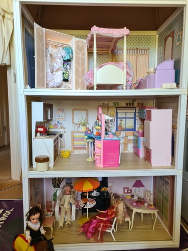 Vintage sindy doll house - doll,