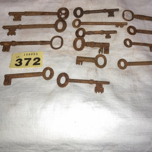 Old keys antique - old,