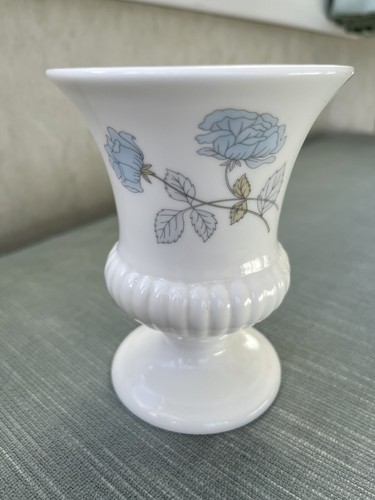 Wedgewood ice rose design - design, vase
