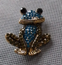 Vintage style frog  brooch with stunning inset faux diamonds.